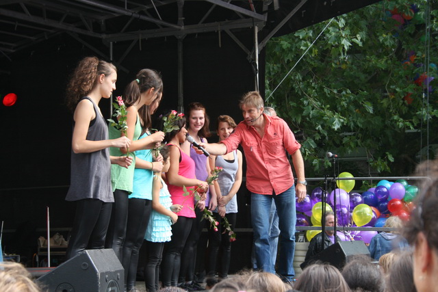 gal/2010/2010 Saitentwist Weltkindertag Burgplatz Essen 20.09.JugendhilfegGmbH Essen/2010 Saitentwist Weltkindertag Burgplatz Jugend Hilfe gGm20.09. 138.jpg
